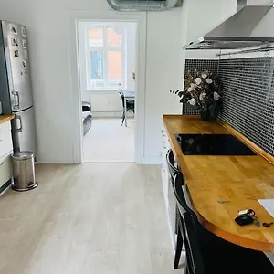 Lovely 1-bedroom In C Lejlighed